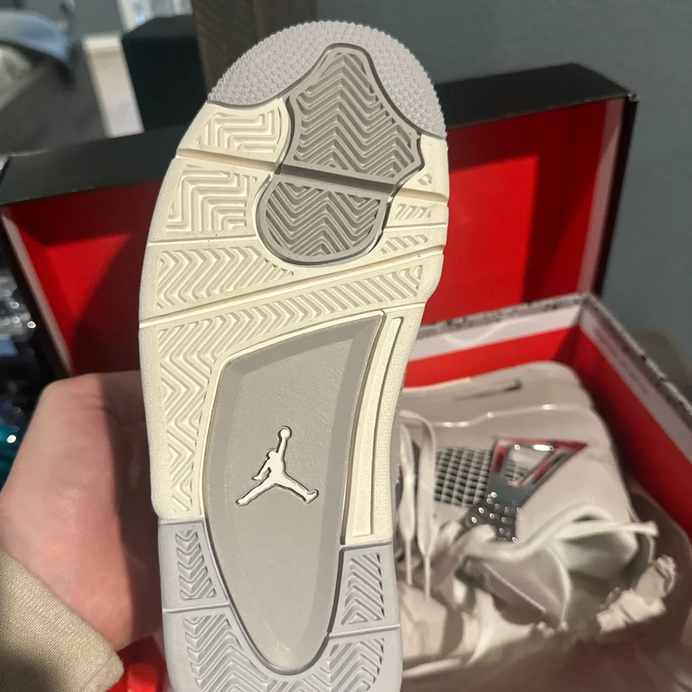Jordan 4 - Picture 3 of 4